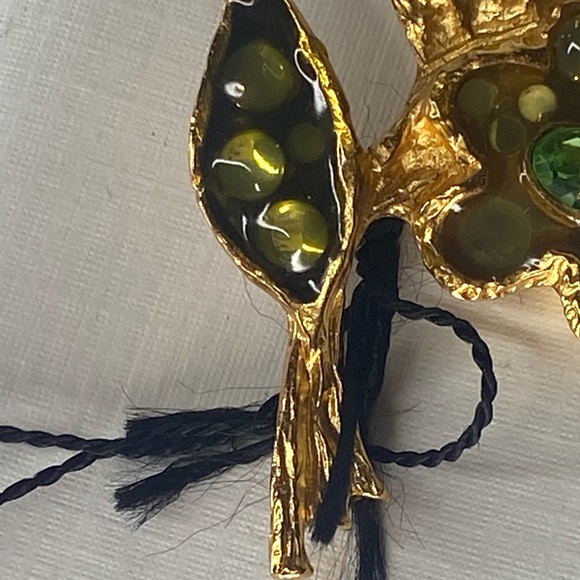 Christian LaCroix Vintage Gold Toned Enamel double flower pin brooch New - Picture 6 of 16